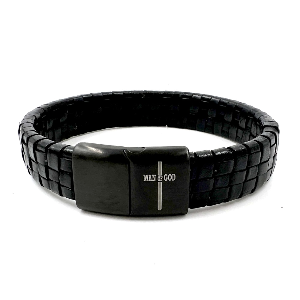 Zwarte armband met metalen gesp en tekst “MAN OF GOD”, op witte achtergrond.